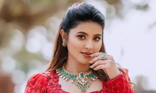 Sneha: యంగ్ లుక్‌ను తలపిస్తోన్న సీనియర్ స్టార్ హీరోయిన్.. స్టన్నింగ్ పిక్స్ వైరల్