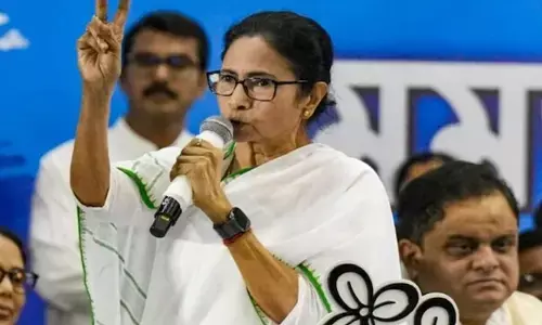 Mamata Banerjee: ఫేక్ ఓటర్లను యాడ్ చేస్తున్నారని దీదీ ఆరోపణలు.. ఖండించిన ఈసీ