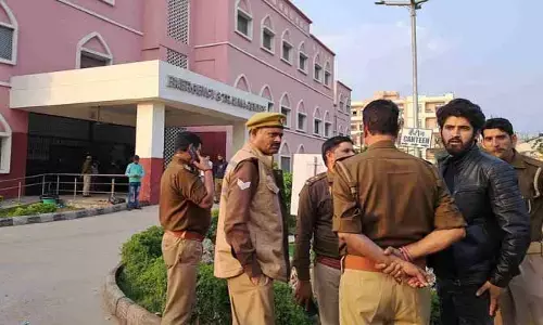 Breaking: యూనివర్సిటీలో కాల్పులు.. విద్యార్థి మృతి