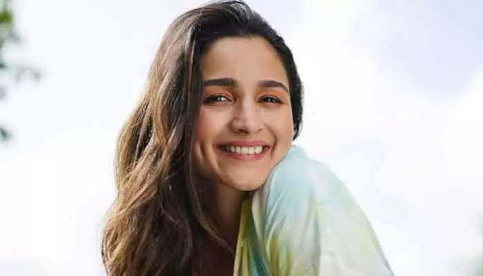 Alia Bhatt: షాకింగ్ నిర్ణయం తీసుకున్న అలియా భట్.. అసలు కారణం ఇదే! Alia Bhatt: షాకింగ్ నిర్ణయం తీసుకున్న అలియా భట్.. అసలు కారణం ఇదే!