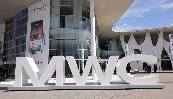MWC 2025: అతిపెద్ద మొబైల్ ఈవెంట్కు రంగం సిద్ధం.. లాంచ్ అవుతున్న ఈ కొత్త స్మార్ట్ ఫోన్లపై లుక్కేయండి! MWC 2025: అతిపెద్ద మొబైల్ ఈవెంట్కు రంగం సిద్ధం.. లాంచ్ అవుతున్న ఈ కొత్త స్మార్ట్ ఫోన్లపై లుక్కేయండి!