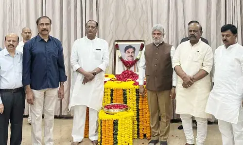 దుద్దిళ్ళ శ్రీపాద రావు జయంతి.. నివాళులర్పించిన అసెంబ్లీ స్పీకర్, మండలి చైర్మన్