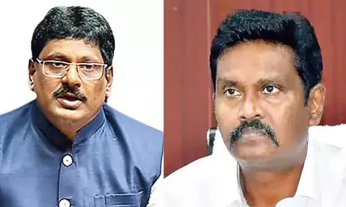 IPS: అంటకాగిన.. ఐపీఎస్​లు అవుట్!