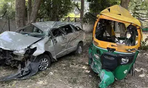 Breaking: నడిరోడ్డుపై ఘోరం.. నలుగురు దుర్మరణం