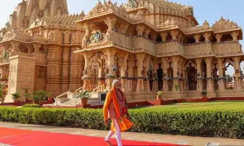 Pm modi: గుజరాత్ పర్యటనలో ప్రధాని మోడీ.. సోమనాథ్ ఆలయం సందర్శన