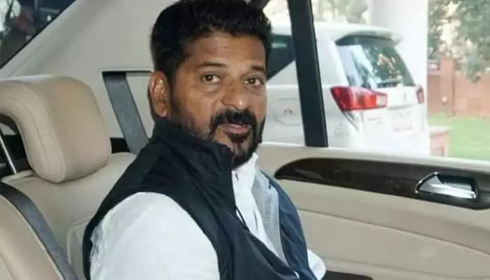 CM Revanth Reddy: ఢిల్లీకి చేరుకున్న సీఎం రేవంత్ రెడ్డి.. టీ కాంగ్రెస్ లో తీవ్ర ఉత్కంఠ CM Revanth Reddy: ఢిల్లీకి చేరుకున్న సీఎం రేవంత్ రెడ్డి.. టీ కాంగ్రెస్ లో తీవ్ర ఉత్కంఠ