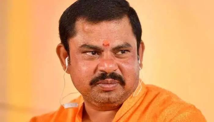రాజాసింగ్ BJP ఆఫీస్కు వచ్చి ఎన్ని రోజులైందో గుర్తుందా?.. ఏలేటికి కాంగ్రెస్ ఎమ్మెల్యే స్ట్రాంగ్ కౌంటర్ రాజాసింగ్ BJP ఆఫీస్కు వచ్చి ఎన్ని రోజులైందో గుర్తుందా?.. ఏలేటికి కాంగ్రెస్ ఎమ్మెల్యే స్ట్రాంగ్ కౌంటర్