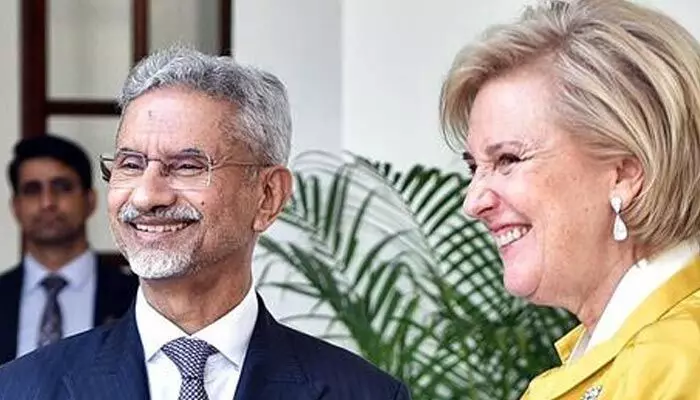 India-Belgium: బెల్జియం ప్రతినిధులతో జైశంకర్ భేటీ.. వాణిజ్యం, పెట్టుబడులపై డిస్కషన్ India-Belgium: బెల్జియం ప్రతినిధులతో జైశంకర్ భేటీ.. వాణిజ్యం, పెట్టుబడులపై డిస్కషన్