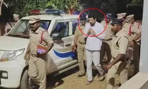 Posani: నరసారావుపేట పోలీసుల అదుపులో పోసాని మురళీ కృష్ణ..