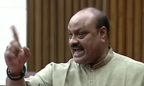 Achennayudu: మిర్చి రైతుల గురించి మీరు మాట్లాడటమా..!