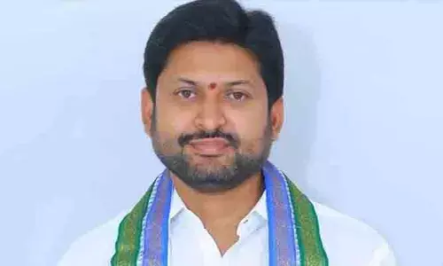 Breaking: మాజీ ఎమ్మెల్యే అబ్బయ్య చౌదరి ఇంటి వద్ద తీవ్ర ఉద్రిక్తత