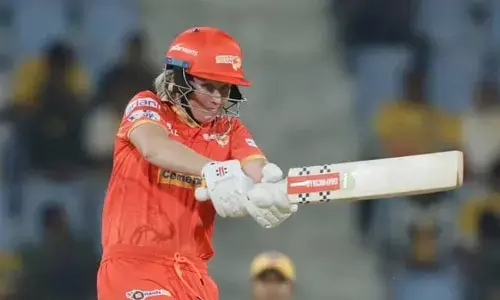 WPL 2025 : బెత్ మూనీ విధ్వంసం.. చెలరేగిన బౌలర్లు.. యూపీపై గుజరాత్ అలవోక విజయం