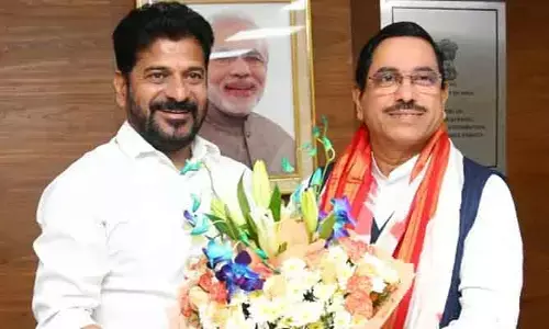 CM Revanth: కేంద్ర మంత్రి ప్రహ్లాద్ జోషితో సీఎం రేవంత్ భేటీ.. ఆ అంశాలపై కీలక చర్చ!