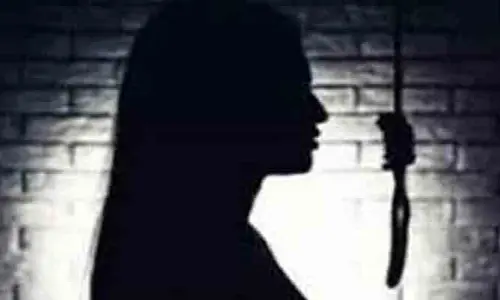 జీవితంపై విరక్తితో యువతి ఆత్మహత్య