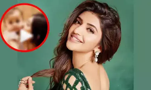 Sreeleela: క్యూట్ బేబీతో దర్శనమిచ్చిన సెన్సేషనల్ హీరోయిన్.. ముద్దులతో ముంచెత్తుతోన్న వీడియో వైరల్