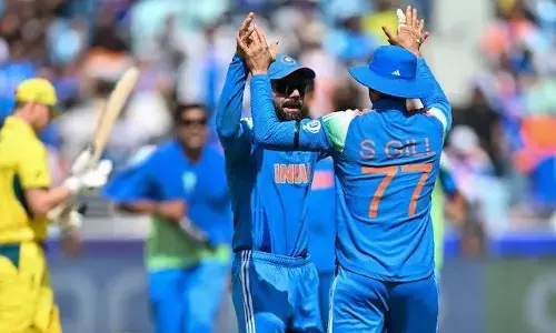 ఆసీస్‌ను కంగారు పెట్టిన భారత బౌలర్లు