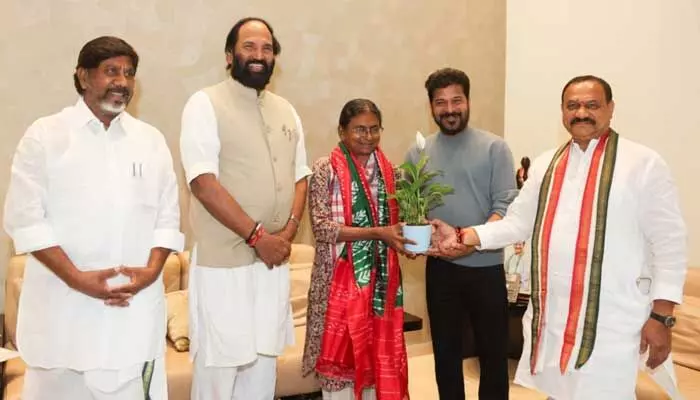 CM Revanth Reddy: ఎమ్మెల్సీ అభ్యర్థులపై కాంగ్రెస్ ఫోకస్.. సీఎంతో మీనాక్షి నటరాజన్ భేటీ CM Revanth Reddy: ఎమ్మెల్సీ అభ్యర్థులపై కాంగ్రెస్ ఫోకస్.. సీఎంతో మీనాక్షి నటరాజన్ భేటీ