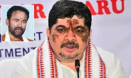 Minister Ponnam: బీఆర్ఎస్ హయాంలో ఆర్థిక విధ్వంసం.. మంత్రి పొన్నం సెన్సేషనల్ కామెంట్స్