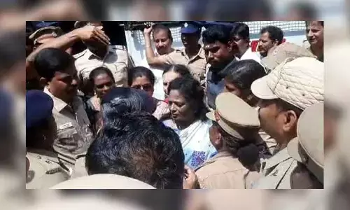 TamiliSai : మాజీ గవర్నర్ తమిళిసై అరెస్ట్