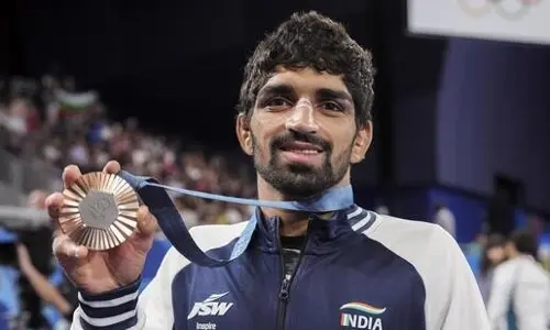 డబ్ల్యూఎఫ్ఐపై నిర్ణయం తీసుకోండి