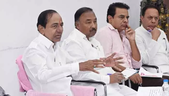 బీఆర్ఎస్ శ్రేణులకు అధినేత KCR కీలక పిలుపు బీఆర్ఎస్ శ్రేణులకు అధినేత KCR కీలక పిలుపు