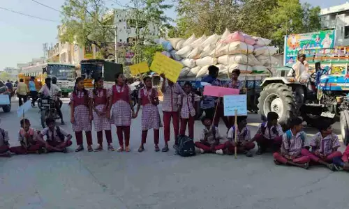 మా పంతులు మాకే కావాలి..