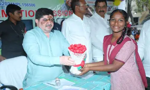 స్టేట్​ ఇన్ స్పైర్ ఎగ్జిబిషన్​కు ఎంపికైన గురుకుల స్టూడెంట్స్​ ను అభినందించిన పొన్నం ప్రభాకర్