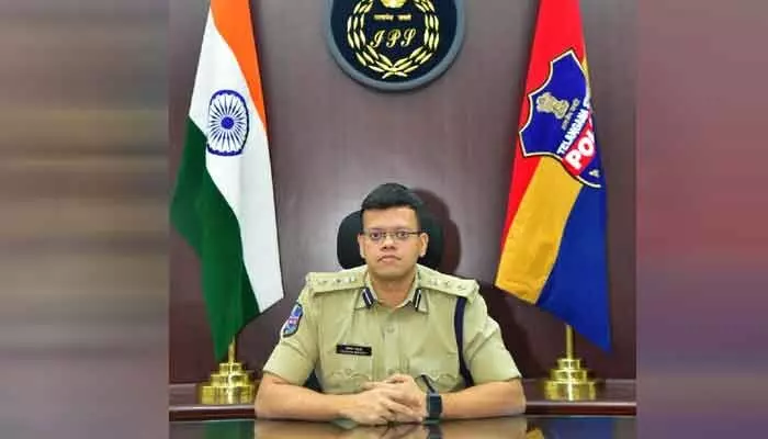 కరీంనగర్ ప్రజలను బాధించిన సీపీ బదిలీ కరీంనగర్ ప్రజలను బాధించిన సీపీ బదిలీ