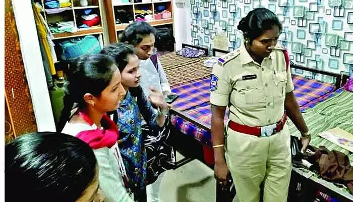 నాలుగేండ్లుగా ఇదే తంతు.. హాస్టల్ లో సీక్రెట్ కెమెరాలు నాలుగేండ్లుగా ఇదే తంతు.. హాస్టల్ లో సీక్రెట్ కెమెరాలు