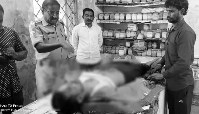 తెల్లవారితే పెళ్లి... అంతలోనే వరుడు ఆత్మహత్య.. ఇంతకీ ఏమైనట్టు..? తెల్లవారితే పెళ్లి... అంతలోనే వరుడు ఆత్మహత్య.. ఇంతకీ ఏమైనట్టు..?