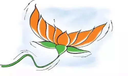 క‌మ‌ల‌ద‌ళంలో అంత‌ర్మథ‌నం