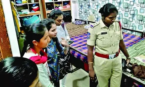 నాలుగేండ్లుగా ఇదే తంతు.. హాస్టల్ లో సీక్రెట్ కెమెరాలు