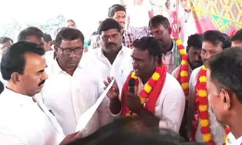 మంత్రి హామీతో దీక్ష విరమణ..  ఇంతకీ ఏమైదంటే..?