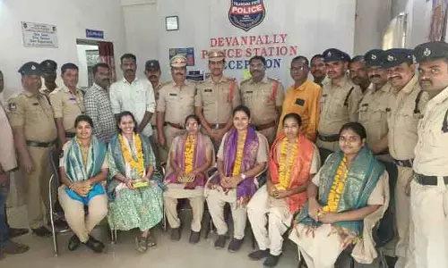 మహిళా పోలీసుల సేవలు అభినందనీయం