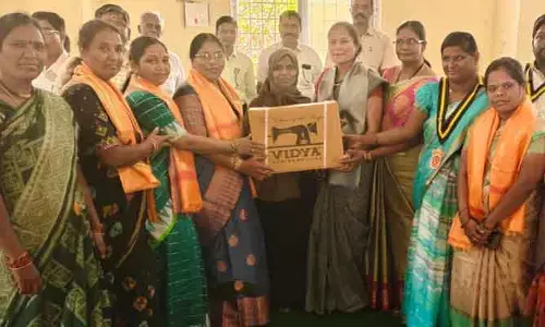 మున్సిపల్ మహిళా కార్మికులకు ఘనంగా సన్మానం