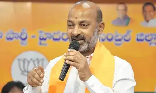 సర్కార్ మహిళలకు ఇచ్చిన మాట నిలబెట్టుకోవాలి.. కేంద్ర మంత్రి బండి సంజయ్