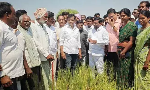 మీకు చేతకాకపోతే కేసీఆర్ కు అప్పగించండి.. మాజీమంత్రి సంచలన వ్యాఖ్యలు