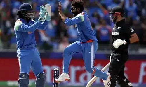 IND vs NZ : కివీస్ దూకుడుకు అడ్డుకట్ట వేసిన భారత బౌలర్లు