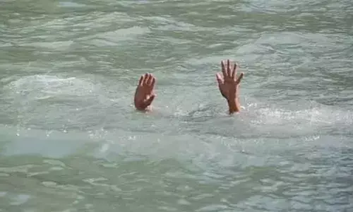 విషాదం.. చెరువులో పడి ఇద్దరు చిన్నారులు మృతి