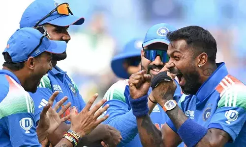 ICC Champions Trophy : ఐసీసీ ఛాంపియన్స్ ట్రోఫీని ముద్దాడిన భారత్