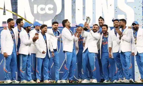Champions Trophy : భారత ప్లేయర్లు వైట్ జాకెట్స్‌ను ఎందుకు ధరించారు?.. దాని వెనుక ఉన్న స్టోరీ ఏంటో తెలుసా?