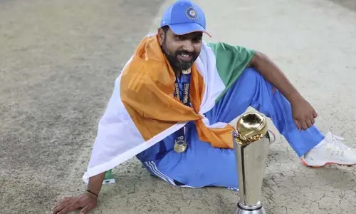 Champions trophy : అరుదైన ఘనత సాధించిన రోహిత్.. ధోనీ తర్వాత అతనే