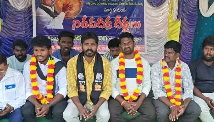 మాలల ఒత్తిడికి తలొగ్గిన రేవంత్ సర్కార్ మాలల ఒత్తిడికి తలొగ్గిన రేవంత్ సర్కార్