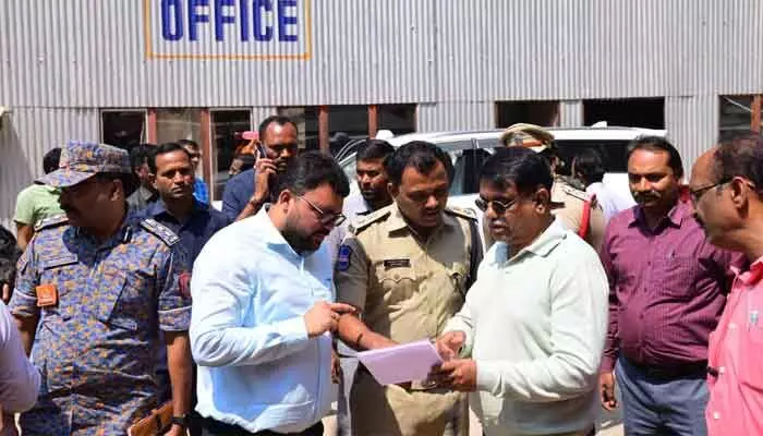 మృతుడి కుటుంబానికి 25 లక్షల నష్టపరిహారం మృతుడి కుటుంబానికి 25 లక్షల నష్టపరిహారం