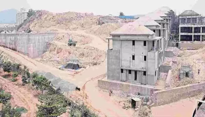 Visakha: హయగ్రీవకు బిగ్ షాక్.. భూ కేటాయింపు రద్దు Visakha: హయగ్రీవకు బిగ్ షాక్.. భూ కేటాయింపు రద్దు