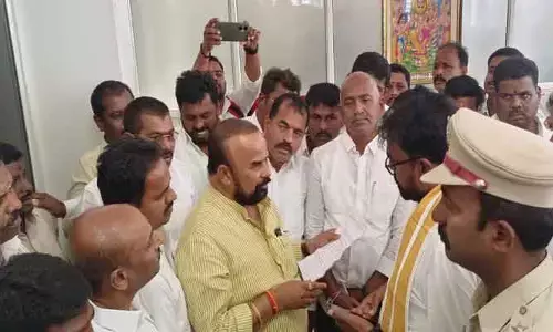 ప్రోటోకాల్ పాటించని ఈవోపై చర్యలు తీసుకోవాలి :  గొంగిడి