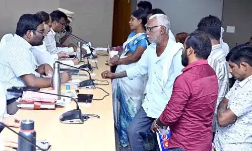 ఫిర్యాదులను సత్వరమే పరిష్కరించాలి : కలెక్టర్