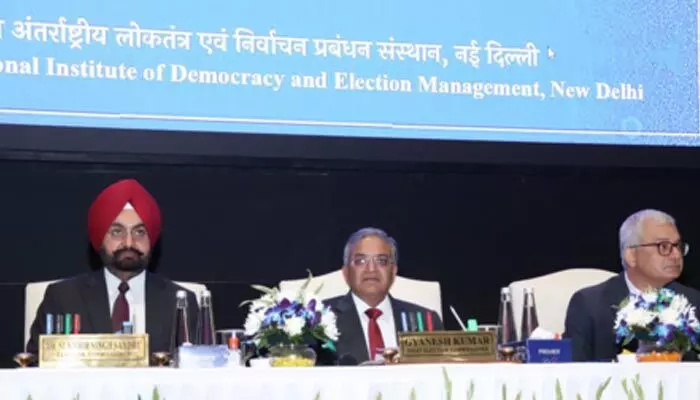 EC: ఎన్నికల ప్రక్రియపై సలహాలు, సూచనలు అందించండి.. రాజకీయ పార్టీలకు ఈసీ పిలుపు EC: ఎన్నికల ప్రక్రియపై సలహాలు, సూచనలు అందించండి.. రాజకీయ పార్టీలకు ఈసీ పిలుపు