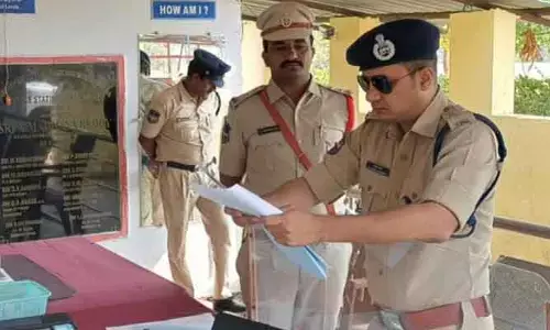 ఫిర్యాదుల పట్ల తక్షణమే స్పందించాలి