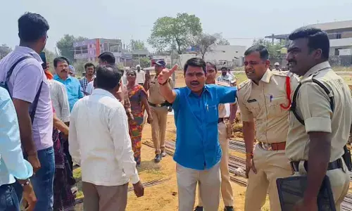 నర్సంపేటలో రాళ్ళ దాడి.. ఇంతకీ ఏమైనట్టు..?